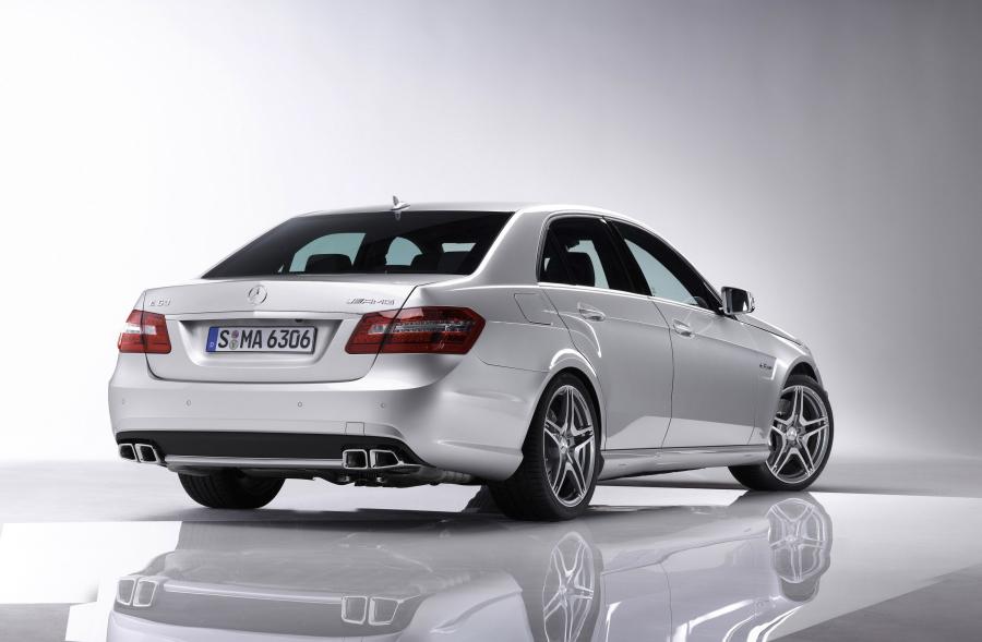  Mercedes-Benz E63 AMG 2010 года  (фото 9 из 57)